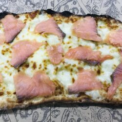 Pinsa al Salmone